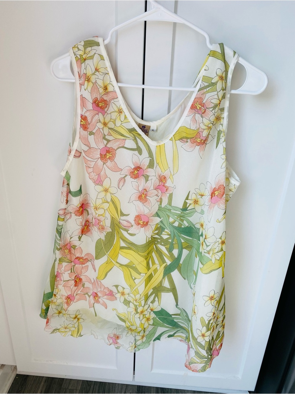 Hibiscus collection Hawaii XL womens floral tank top